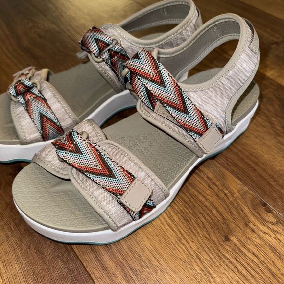 Size 6 multicolor strap sandals - Picture 2 of 6